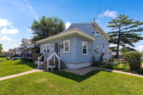 2303 9th St, Rockford, IL, 61104-7205 | Card Image