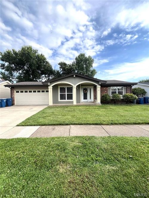 732 Woodrun Dr, Ballwin, MO, 63021-6158 | Card Image