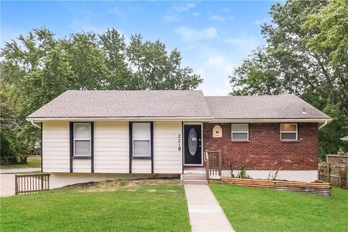 2218 Nw 64th Ter, Kansas City, MO, 64151-2270 | Card Image