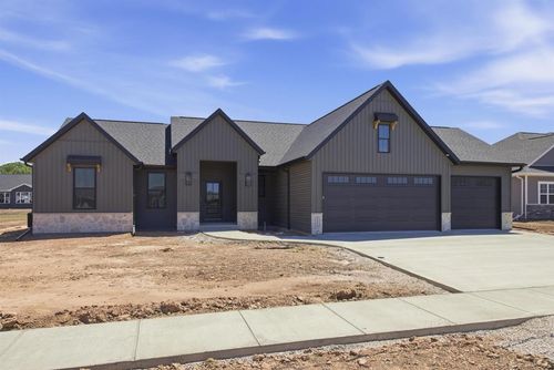 N8860 Killarney Way, HARRISON, WI, 54952 | Card Image