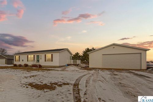 79 Blashack St, Waldorf, MN, 56091-7518 | Card Image