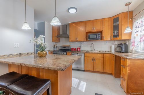 25708 147th Ave, Rosedale, NY, 11422-3317 | Card Image