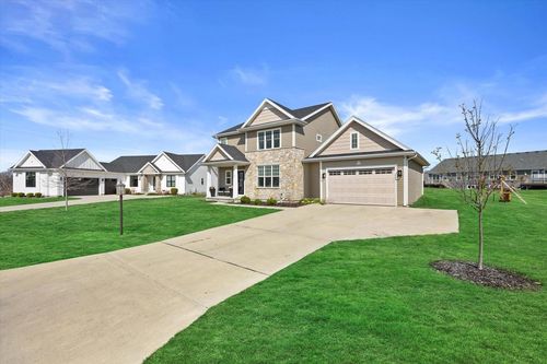 N62W21744 Masters Dr, MENOMONEE FALLS, WI, 53051-4039 | Card Image