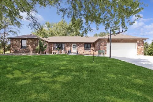 31150 W 102nd St, De Soto, KS, 66018-9272 | Card Image