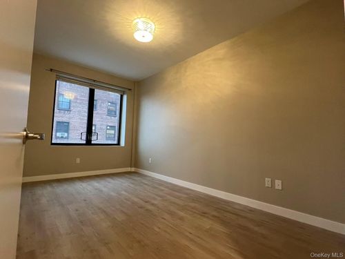 4a-42 147th St, Flushing, NY, 11355-1373 | Card Image