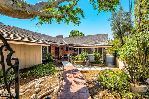 3706 Eureka Dr, Studio City, CA, 91604-3104 | Card Image