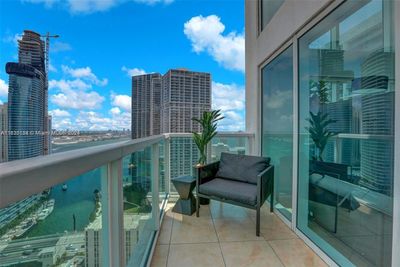 1901 - 41 Se 5th St, Condo with 2 bedrooms, 2 bathrooms and null parking in Miami FL | Image 1