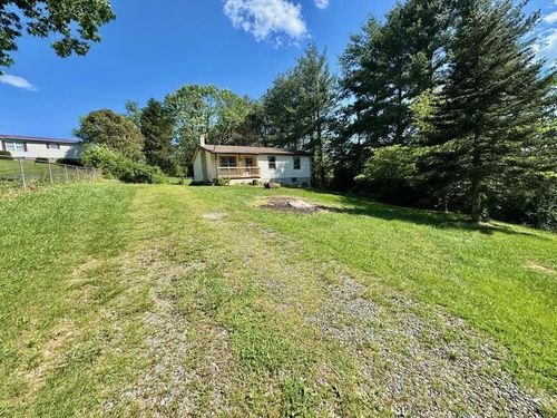 805 Topaz Dr, Max Meadows, VA, 24360-3803 | Card Image