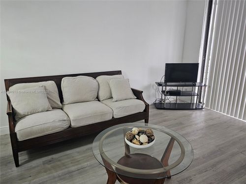 apt-301-20400 W Country Club Dr, Aventura, FL, 33180-1665 | Card Image