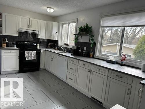 40 Garden Cres, St. Albert, AB, T8N0W9 | Card Image