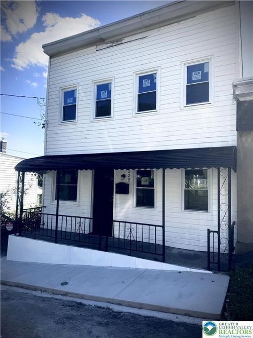 325 Morgan Ave, Pottsville, PA, 17901-1640 | Card Image