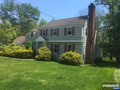 424 White Oak Ridge Road, Millburn, NJ, 07078 | Card Image
