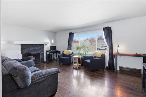 511 E 92nd St, Kansas City, MO, 64131-2941 | Card Image