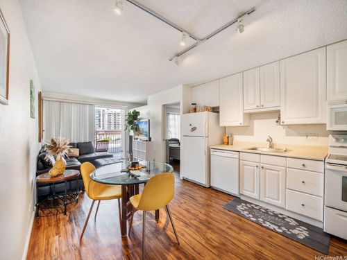 apt-404-1655 Makaloa St, Honolulu, HI, 96814-3901 | Card Image