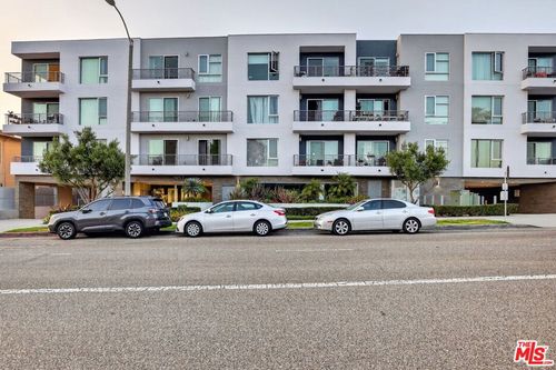 ph9-7857 W Manchester Ave, Playa del Rey, CA, 90293-8520 | Card Image