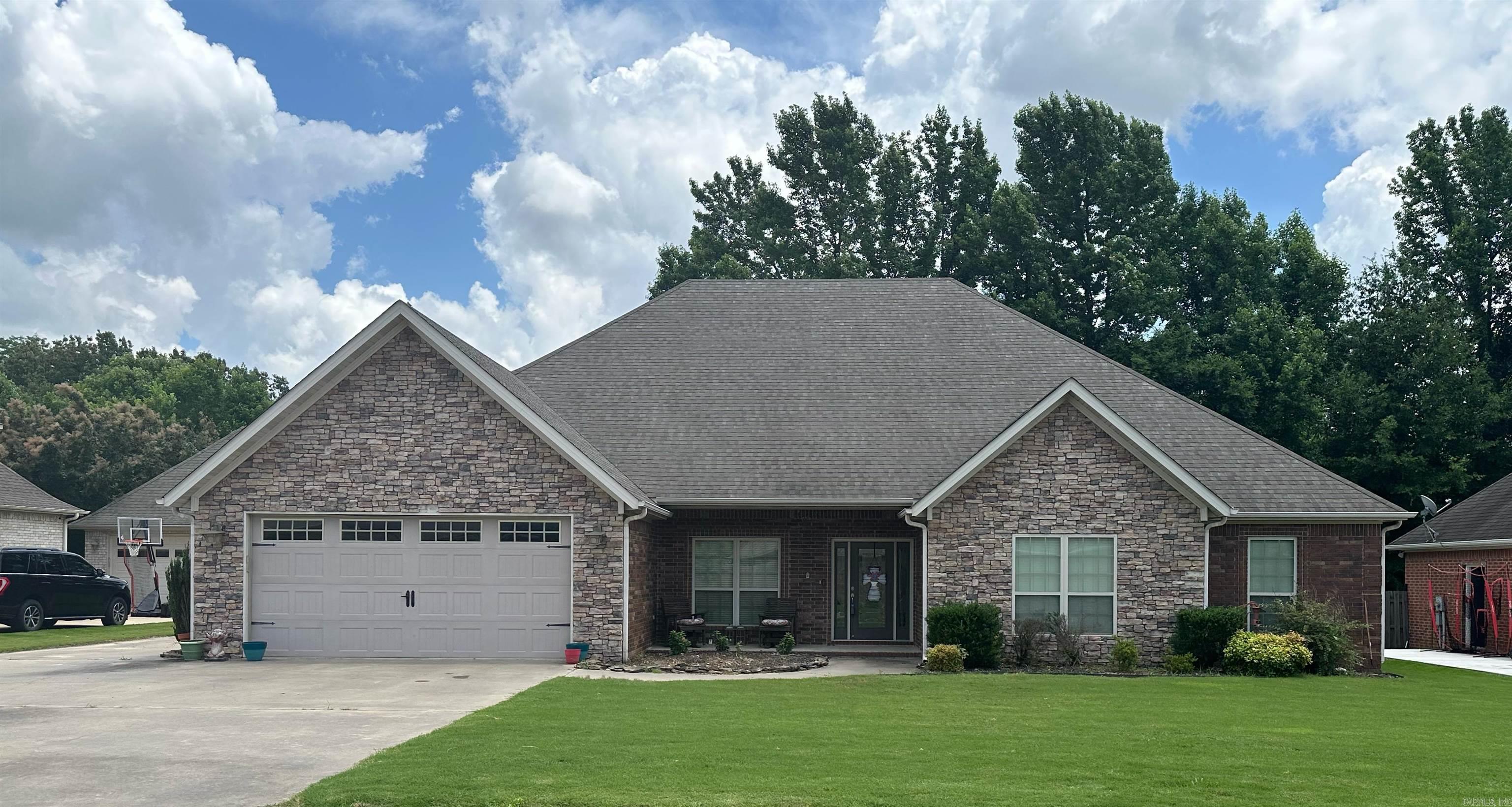 Kelli St, Paragould, AR 72450
