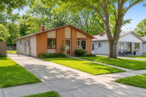 8095 Syracuse St, Taylor, MI, 48180-2249 | Card Image