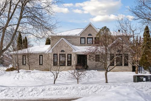 16 Autumn Way, Aurora, ON, L4G4P1 | Card Image