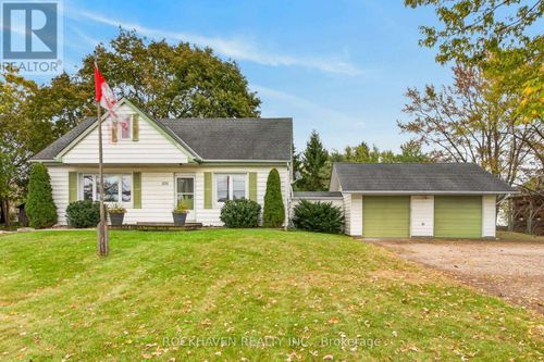 376 Rock Chapel Road, House with 3 bedrooms, 2 bathrooms and 9 parking in Hamilton ON | Card Image