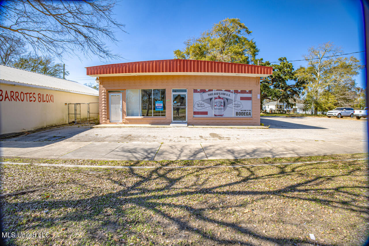 319 Caillavet St, Biloxi, MS 39530-2044