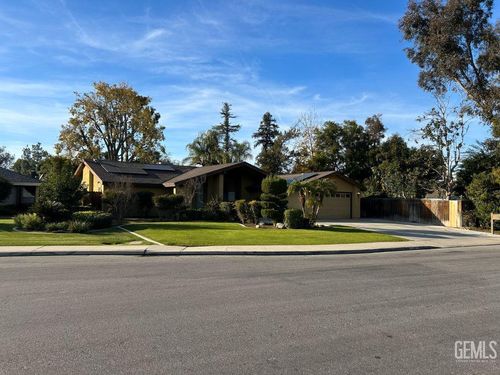 3105 Loveland Way, Bakersfield, CA, 93309-5415 | Card Image