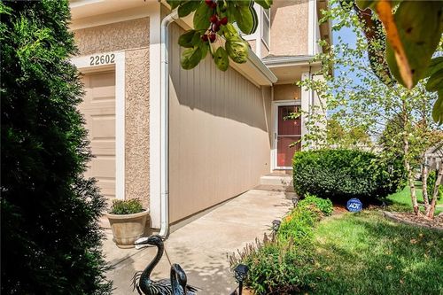 22602 72nd Ter, Shawnee, KS, 66227-2636 | Card Image
