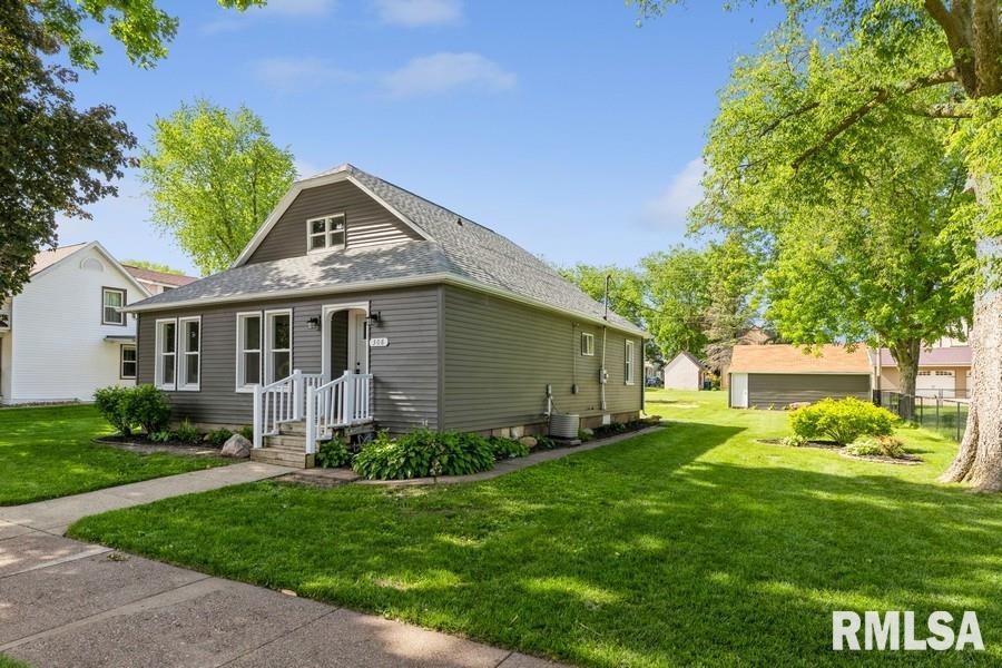 8th St, DE Witt, IA 52742