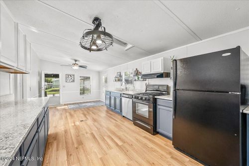 120 Pine St, Satsuma, FL, 32189-2656 | Card Image