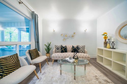 341 Clinton St, Toronto, ON, M6G2Y7 | Card Image