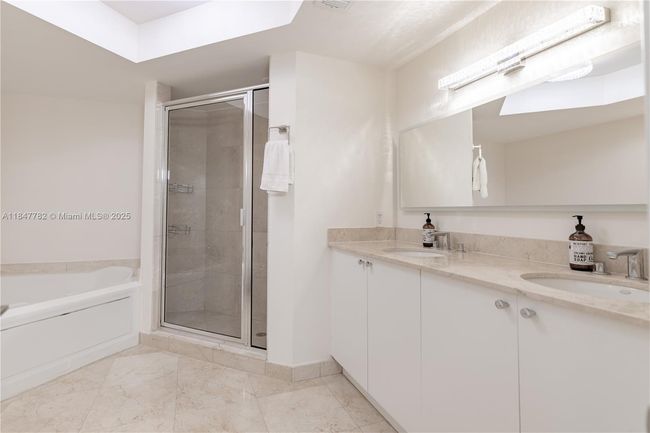 APT-508 - 17555 Atlantic Blvd, Condo with 3 bedrooms, 2 bathrooms and null parking in Sunny Isles Beach FL | Image 15