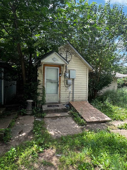 128 1/2 Main St, Augusta, KS, 67010-1217 | Card Image
