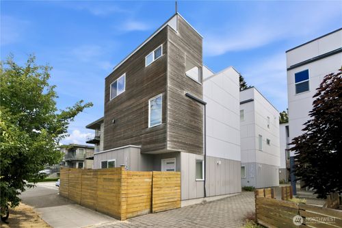 11530 Greenwood Ave N, Seattle, WA, 98133-8615 | Card Image