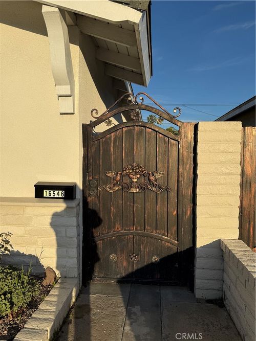 16546 Hart Cir, Huntington Beach, CA, 92647-4815 | Card Image