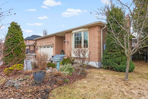 17 St John'S Court, Uxbridge, ON, L9P1M3 | Card Image