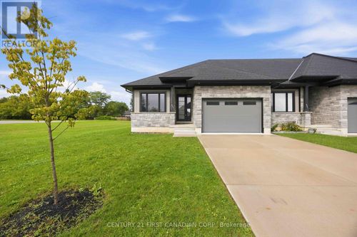 483 Kip Lane, Plympton-Wyoming (Plympton Wyoming), ON, N0N1T0 | Card Image