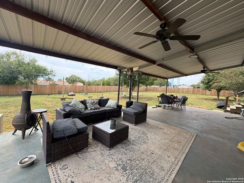 345 County Road 5634, Castroville, TX, 78009-1933 | Card Image