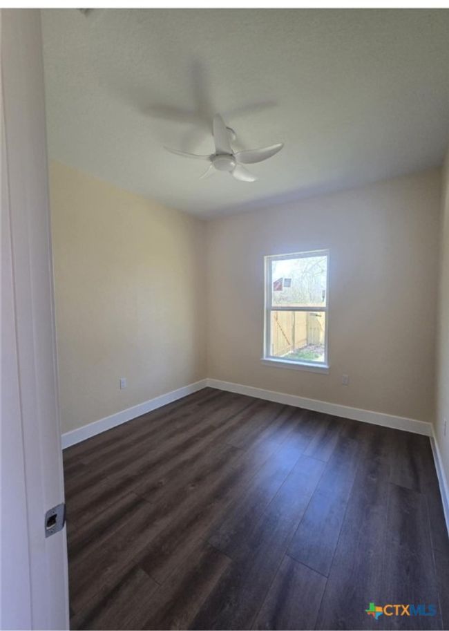 410 W Trinity St, House other with 3 bedrooms, 2 bathrooms and null parking in Luling TX | Image 8