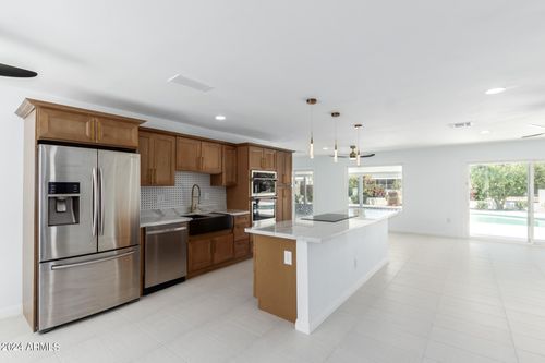 10826 W Loma Blanca Dr, Sun City, AZ, 85351-1068 | Card Image