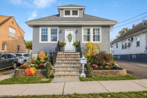 69 Newby Ave, Woodland Park, NJ, 07424-2826 | Card Image