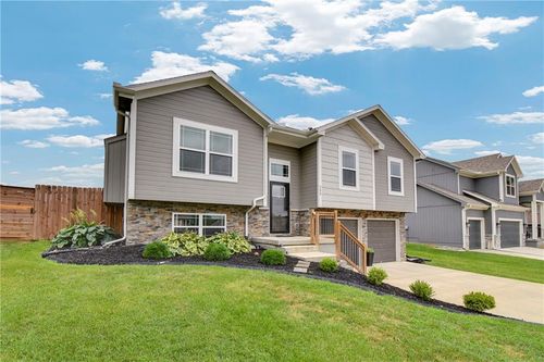 508 Wright St, Pleasant Hill, MO, 64080-1127 | Card Image