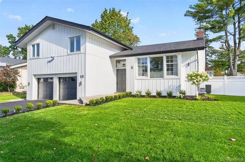 10 Flower Ln, Jericho, NY, 11753-2312 | Card Image