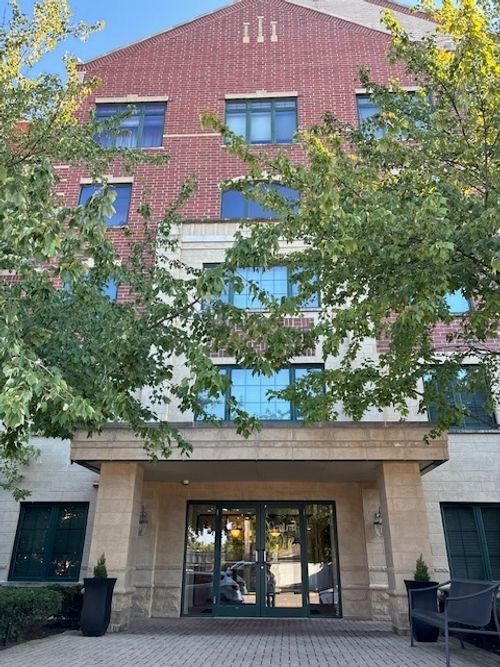 apt-201-5 W Central Rd, Mount Prospect, IL, 60056-2469 | Card Image