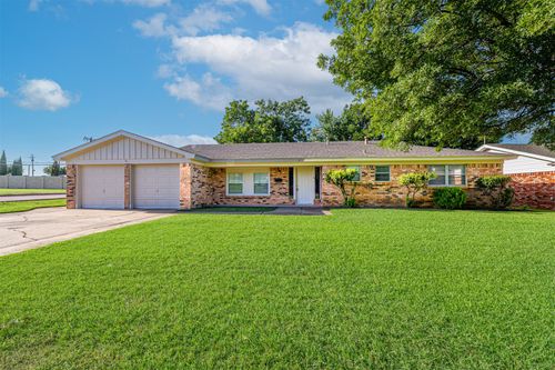 6717 Corona Dr, North Richland Hills, TX, 76180-7909 | Card Image