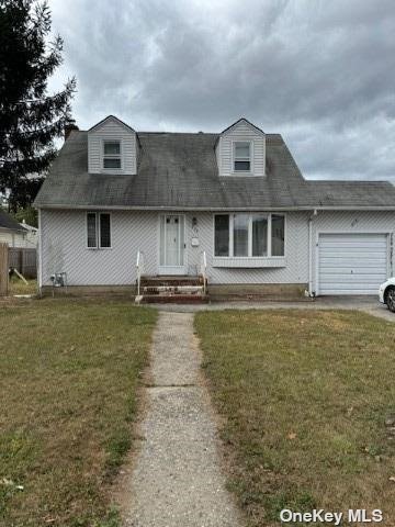16th St, Lindenhurst, NY 11757