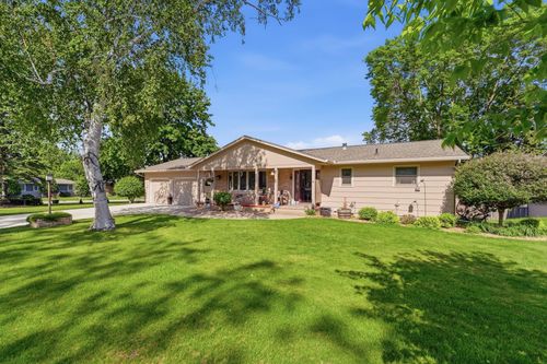 1709 6th St Sw, Willmar, MN, 56201-4010 | Card Image