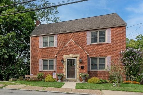 3034 Willett Rd, Brentwood, PA, 15227-2833 | Card Image