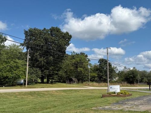 821 E Main St, Willow Springs, MO, 65793-1517 | Card Image