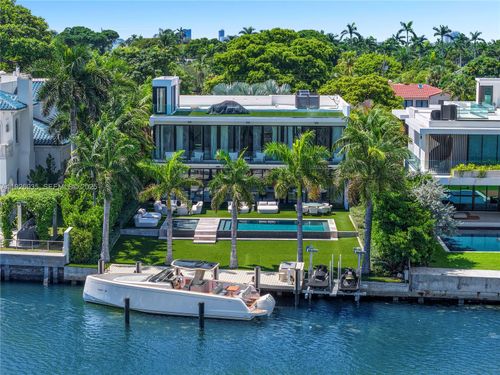 5501 Pine Tree Dr, Miami Beach, FL, 33140-2147 | Card Image