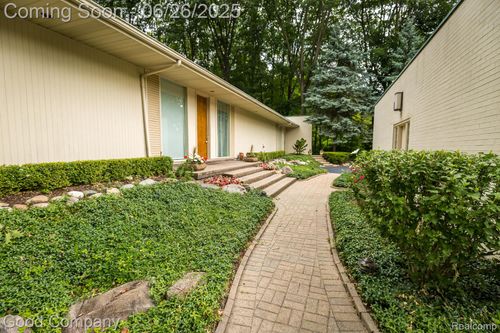 3788 Crestlake Dr, Bloomfield Hills, MI, 48304-3007 | Card Image