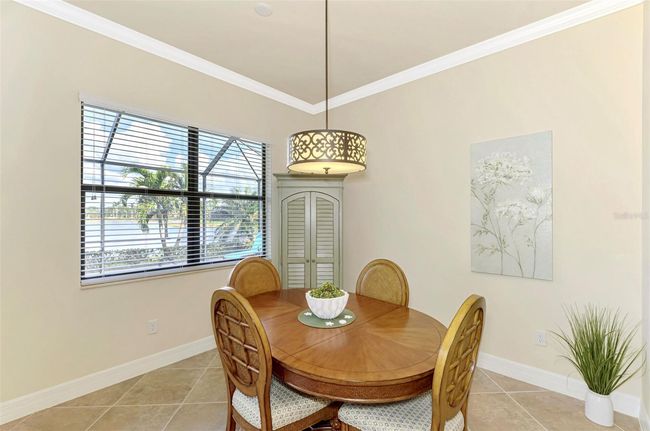 Dinette with Crown Molding | Image 31